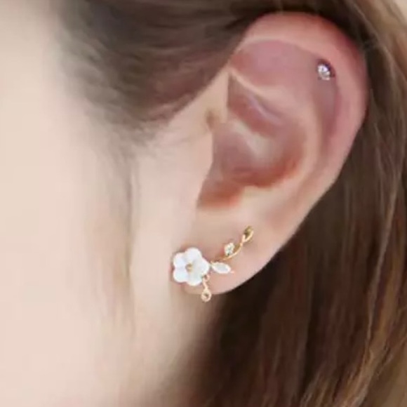 π Sterling Silver 925 Flower Delicate Stud Earrings - Picture 4 of 4